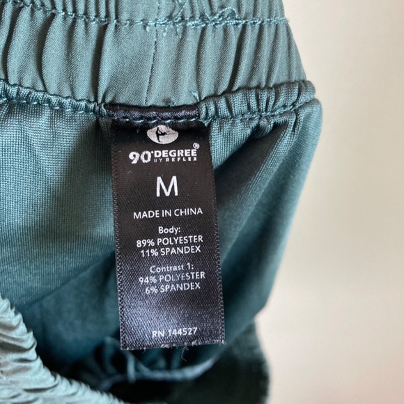 90° Degree by reflex women’s shorts - Picture 4 of 6